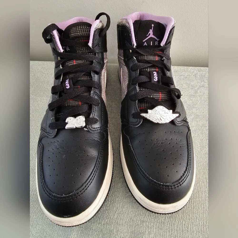 NIKE Air Jordan 1 Mid SE GS Houndstooth & Lilac Youth Sneakers - Picture 5 of 8